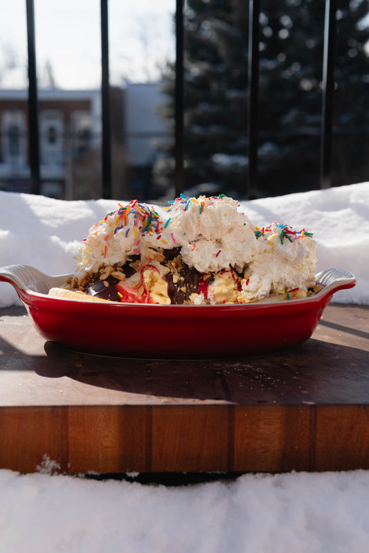 THE ULTIMATE HOMEMADE BANANA SPLIT